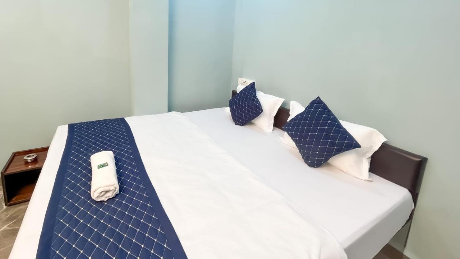Hotel Abhinandan Ιντόρ Εξωτερικό φωτογραφία